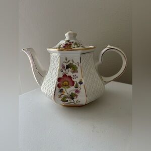 James Sadler Windsor Lattice Floral Teapot With Lid | Gold Trim.